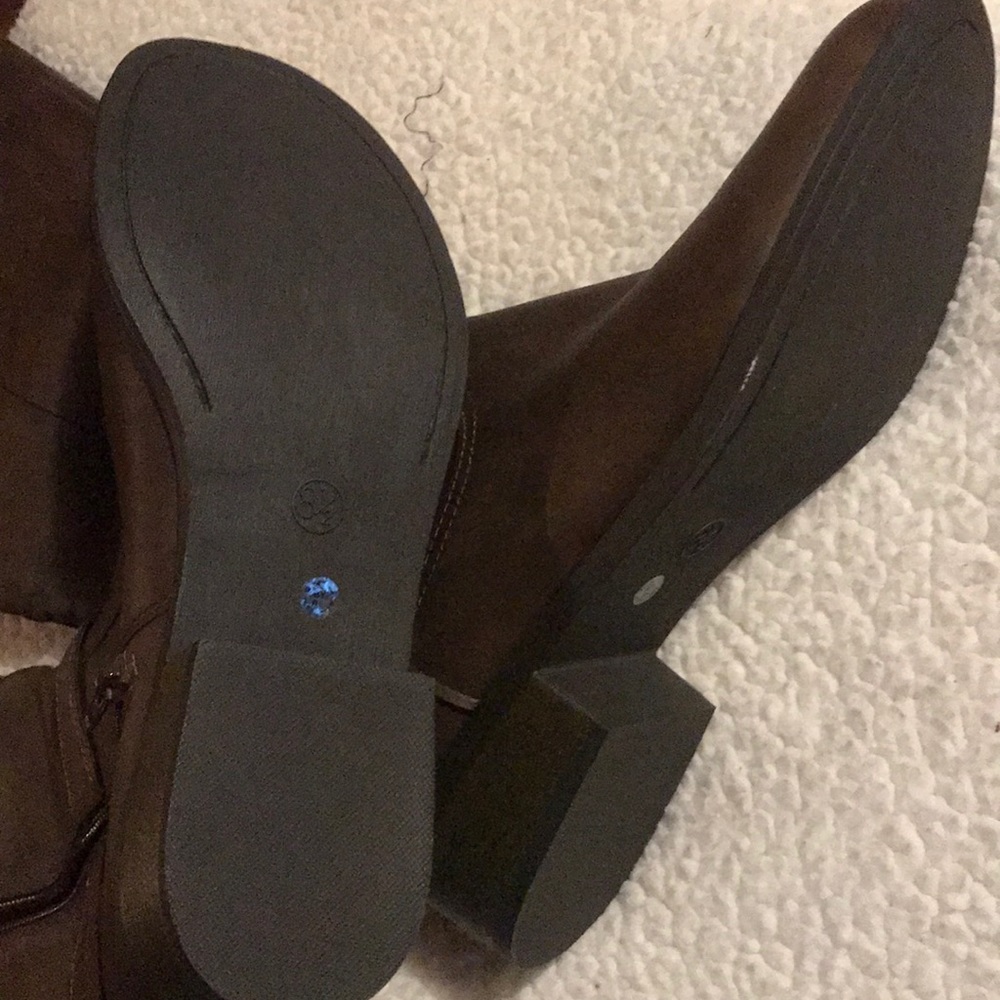 Boots - Picture 4 of 4